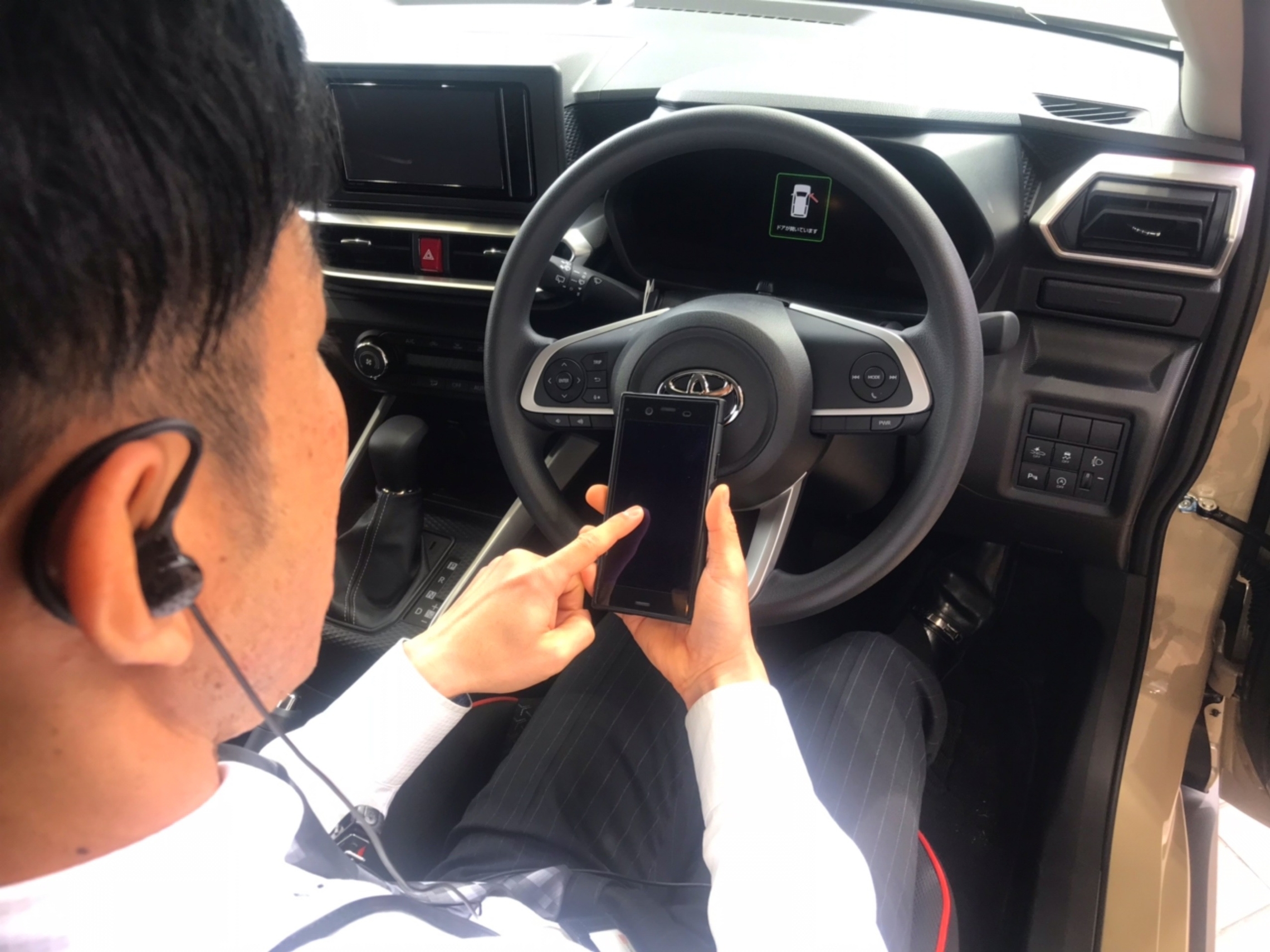 便利すぎる ワイヤレス充電器付きスマホホルダー