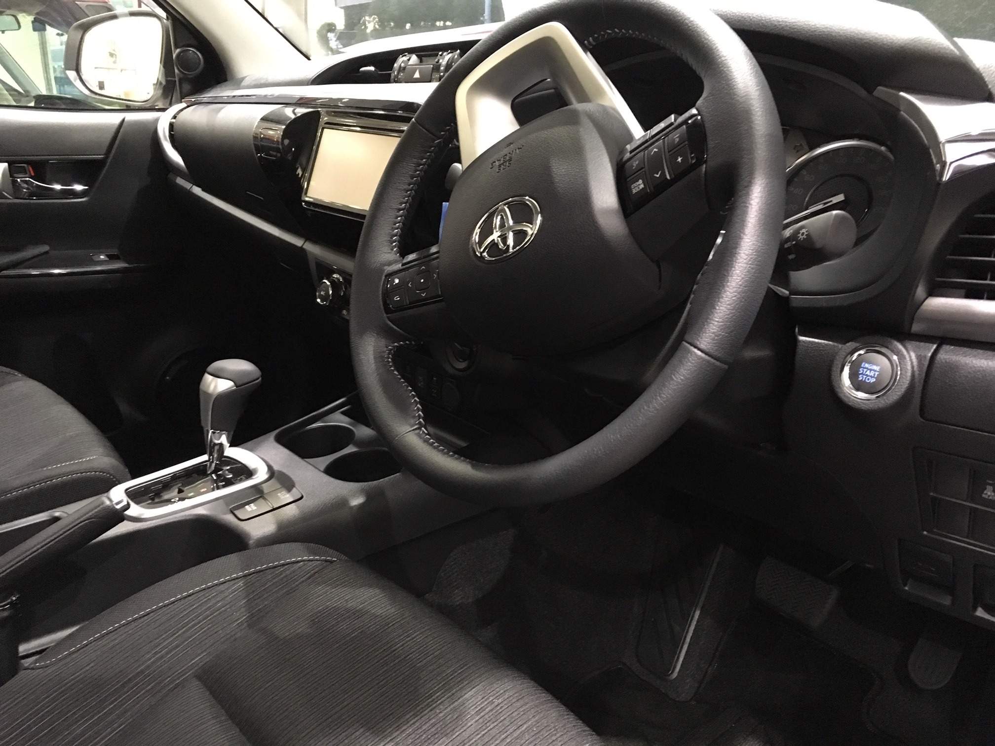 試乗車 ハイラックス