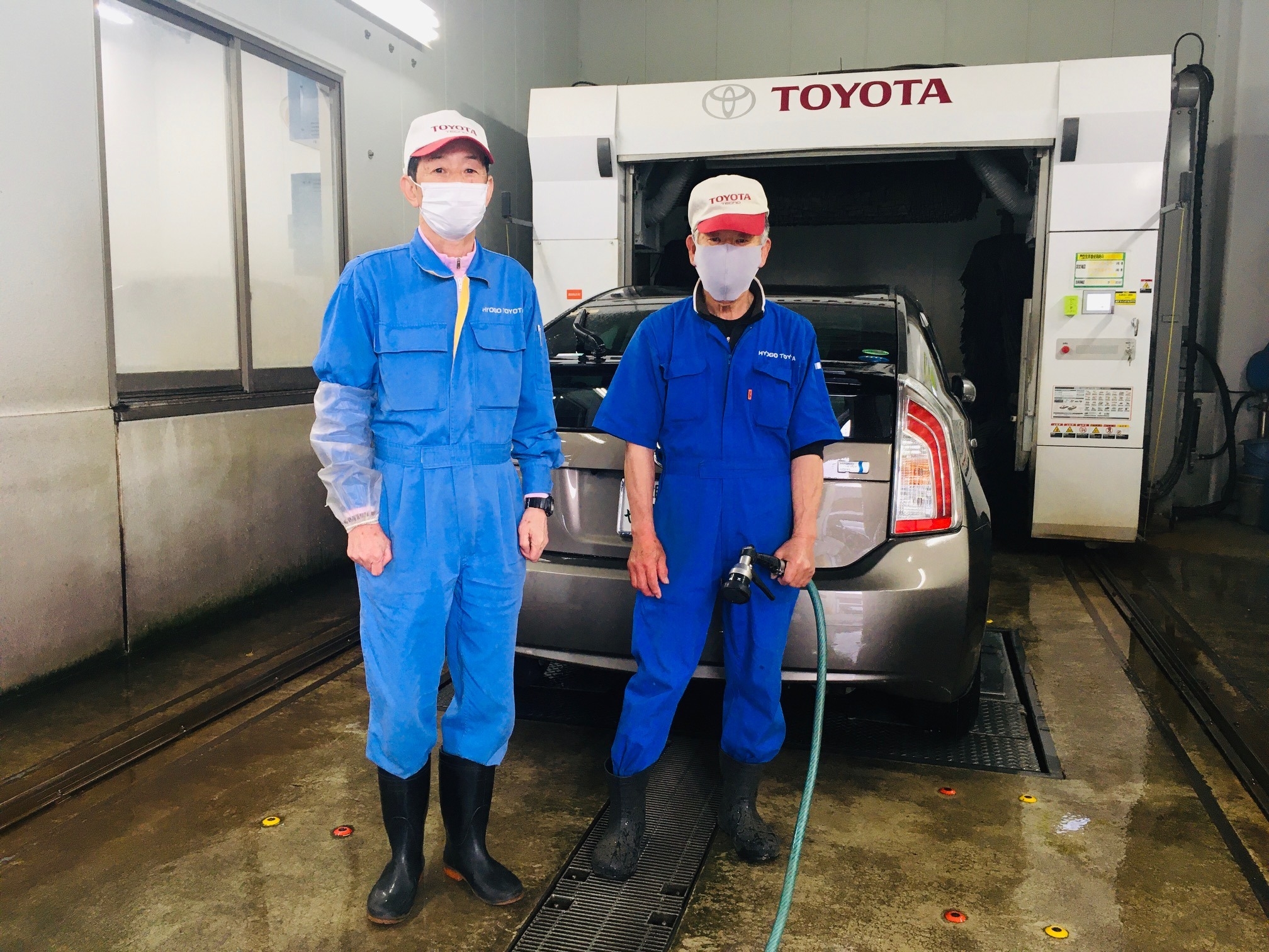 洗車は我々にお任せください！