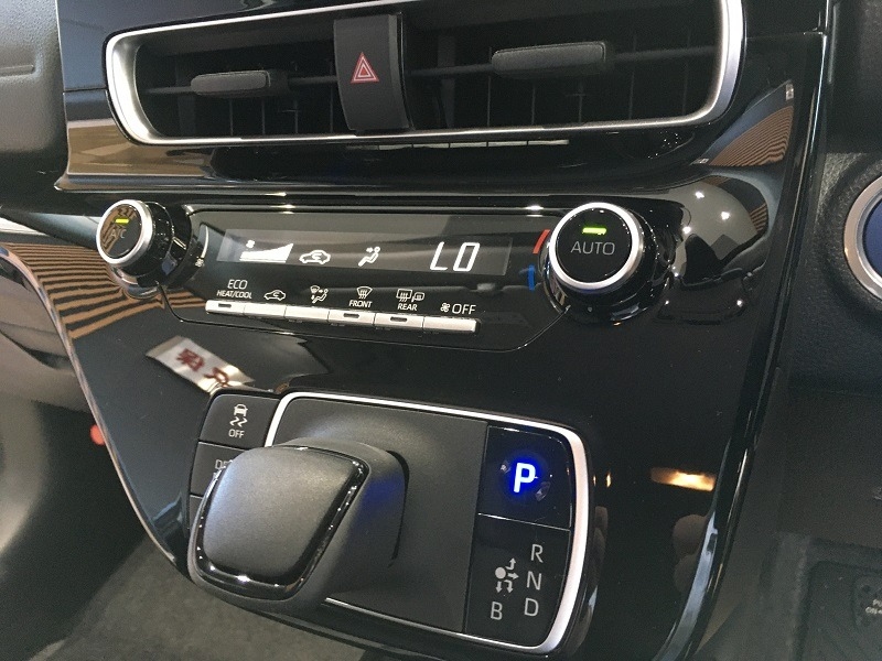 新型aqua発表 展示車到着しました