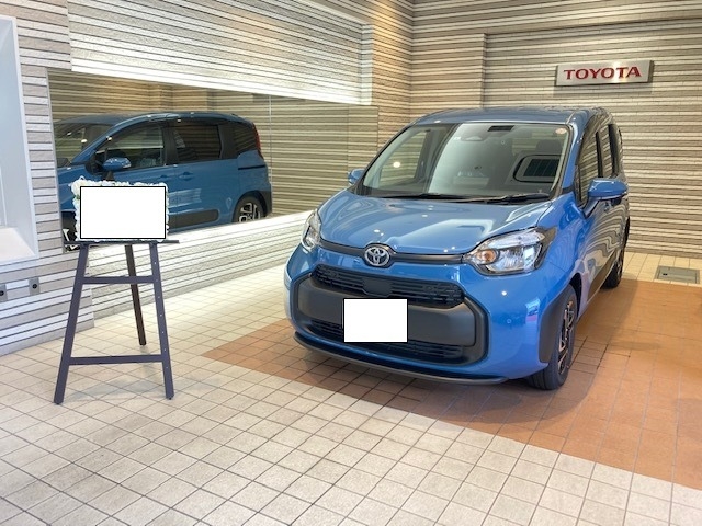 トヨタ シエンタ まちがい プルバックカー グレイッシュブルー