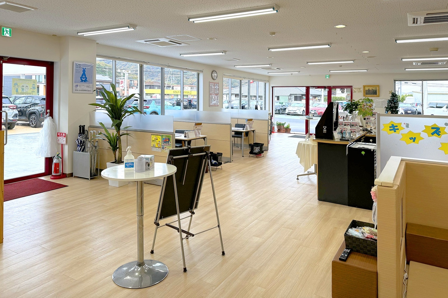店舗内2_