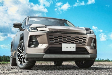 （左）：Z（ハイブリッド）