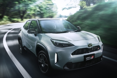 【モデル入り素材】GR SPORT（ハイブリッド・2WD）